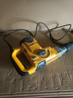 Bourací kladivo SDS Max. Značka DeWALT 1800 Watt - 7