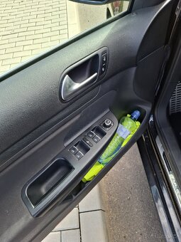 Volkswagen Golf VI 2.0 nafta 103 kW - 7