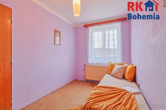 Nabízím k prodeji 2 rodinné domy s velkým pozemkem v obci By - 7