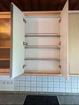Kuchyňská linka, tvar „L“, včetně spotřebičů, č. 3749 - 7
