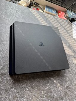 Kompletná PS4 Slim – repasovaná, 2 ovládače, 2 TB ext.disk. - 7