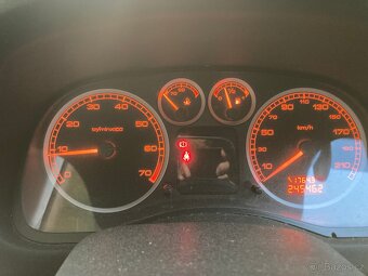 Prodám Peugeot 307, 1.6i, rok 2004, bez STK - 7
