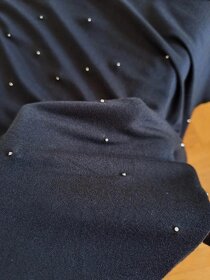 Černý top s perličkami H&M, vel. 38/40 - 7