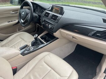 BMW 116i 100kw 2013 bílá + světlý interiér - 7