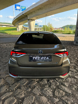 Toyota Corolla Sedan 1.8 Hybrid, TOP stav - 7