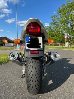 Suzuki GSX 1400 - 7