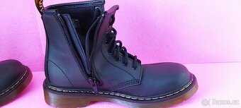 VYŠŠÍ KOTNÍKOVÉ BOTY - dr. MARTENS - vel. 32 - 7