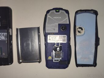 Staré mobilní telefony Nokia / Samsung / Motorola - 7