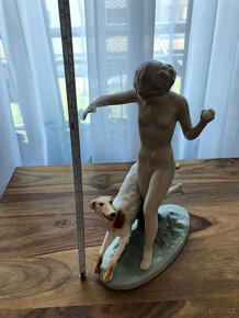 Nadherná socha akt ženy se psem - 7