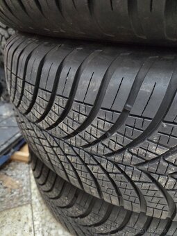 Goodyear Vector 4 seasons 235/65/17 - 7
