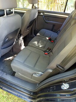 Touran 1.9 TDI 77 kW, r.v.2005,serviska,277 tis km - 7