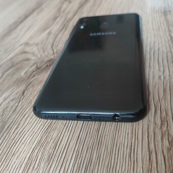 Samsung Galaxy A20e-5.8"HD+/3GB/32GB/NFC/Dual SIM+SD trislo - 7