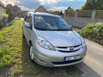 Toyota Sienna - 7