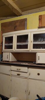 Starozitna kredenc k renovaci s duši minulosti - 7