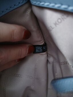 Moc pěkná modrá kabelka - 7