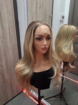 Dlouhá vlnitá blond paruka s krajkou vpředu 106513 - 7
