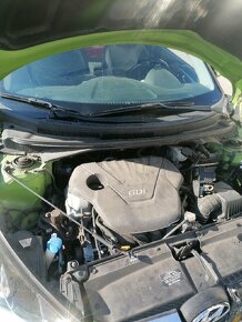 Hyundai Veloster - 7