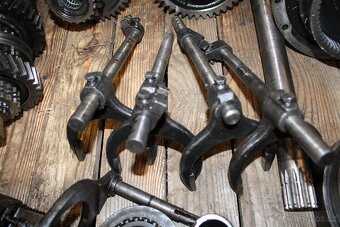 Zetor crystal převodovka obal meziskříň soukolí - 7