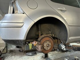 Volkswagen Golf 2.3 V5 125kw AQN - 7