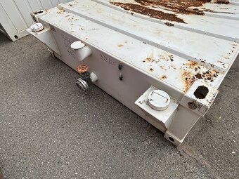 Fekální tank / nádrž pod kontejner / 6m délky - 7