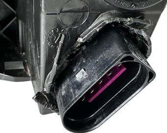 Pravý přední halogen 1Z1941016F Škoda Octavia 2 FL r.v. 2011 - 7