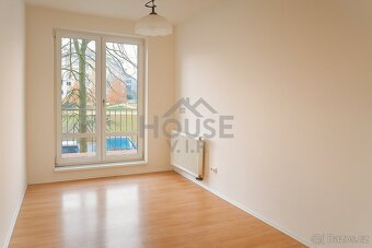 Prodej bytu 3+kk, 83,2 m² + lodžie a balkon, s garářovým stá - 7