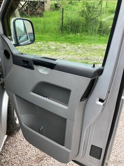 Prodám zachovalý interier vw caravelle t5 - 7
