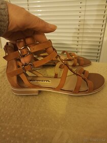 NOVÉ  TAMARIS SANDÁLE - 7