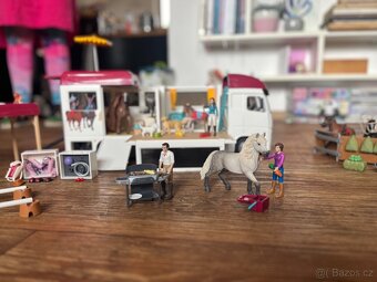 Schleich přepravník koní a další koně a doplňky - 7
