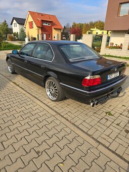 BMW 730i - 7