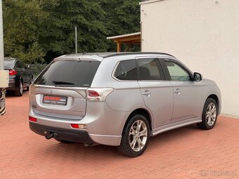 MITSUBISHI OUTLANDER  7 míst diesel manuál - 7