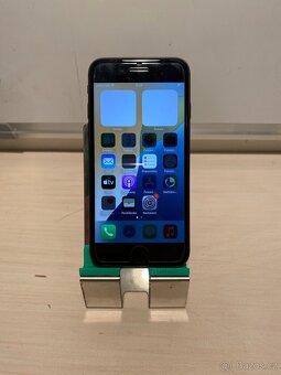 Apple iPhone SE (2020) 2.gen.- baterie 89% - 7
