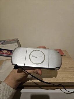 Konzole Sony PSP 3004 Mystic Silver + hry krabice pouze - 7