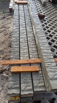 Betonový plot, desky, sloupy - 7