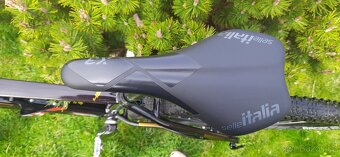4EVER TRINITY TEAM DARK WINE/BRONZE r. 2023, ,,29" - 7