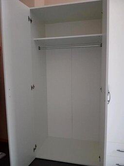 Prodám manželskou postel + Šatní skříň - 7