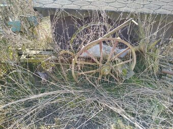 Prodej zemědělských strojů za koně - 7