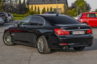 BMW Rad 7 730d čierna - 7