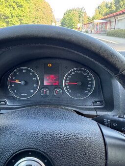 VW Golf V 1.6 - 7