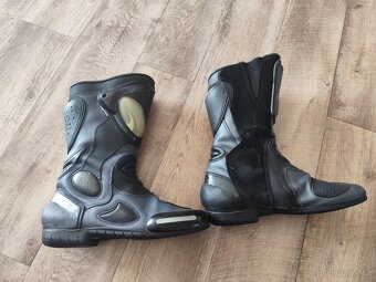 Boty, kalhoty, bunda - 7