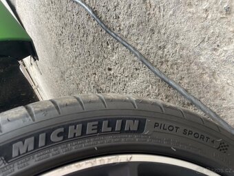 Michelin Pilot Sport 4 225/40 a 255/35 R19 - 7