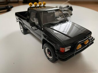 Toyota Hilux SR5 1:18 Otto Mobile Back to the future - 7