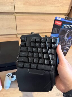 PS4 500GB , ovládače , hry , PS4 kamera , slúchadlá A ĎALŠIE - 7