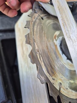 Okružni pila, mafl Worx WU433 - 7