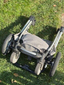Šedý kočárek - 7