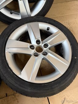Alu kola Skoda Fabia 4 R16 + zanovni letni pneumatiky - 7