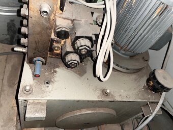 Hydraulická jednotka z pily - 7