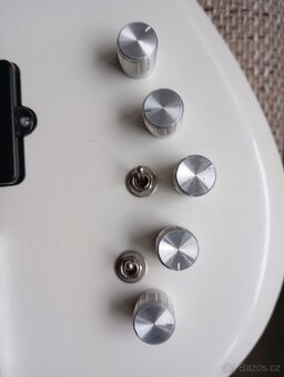 REZERVOVANÉ-5-strunová basgitara - 7