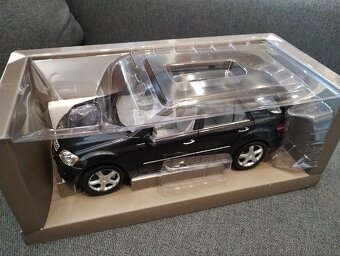 Mercedes Benz M class 1/18 - 7