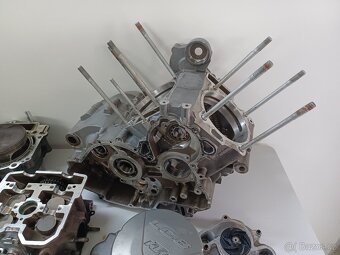 KTM LC8 990 - MOTOR NA DÍLY - 7